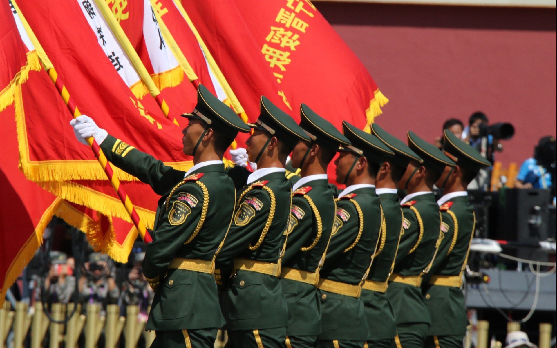 公牛大胜勇士，系列赛焦点战中德罗赞创下生涯新高，公牛有没有退役罗德曼球衣