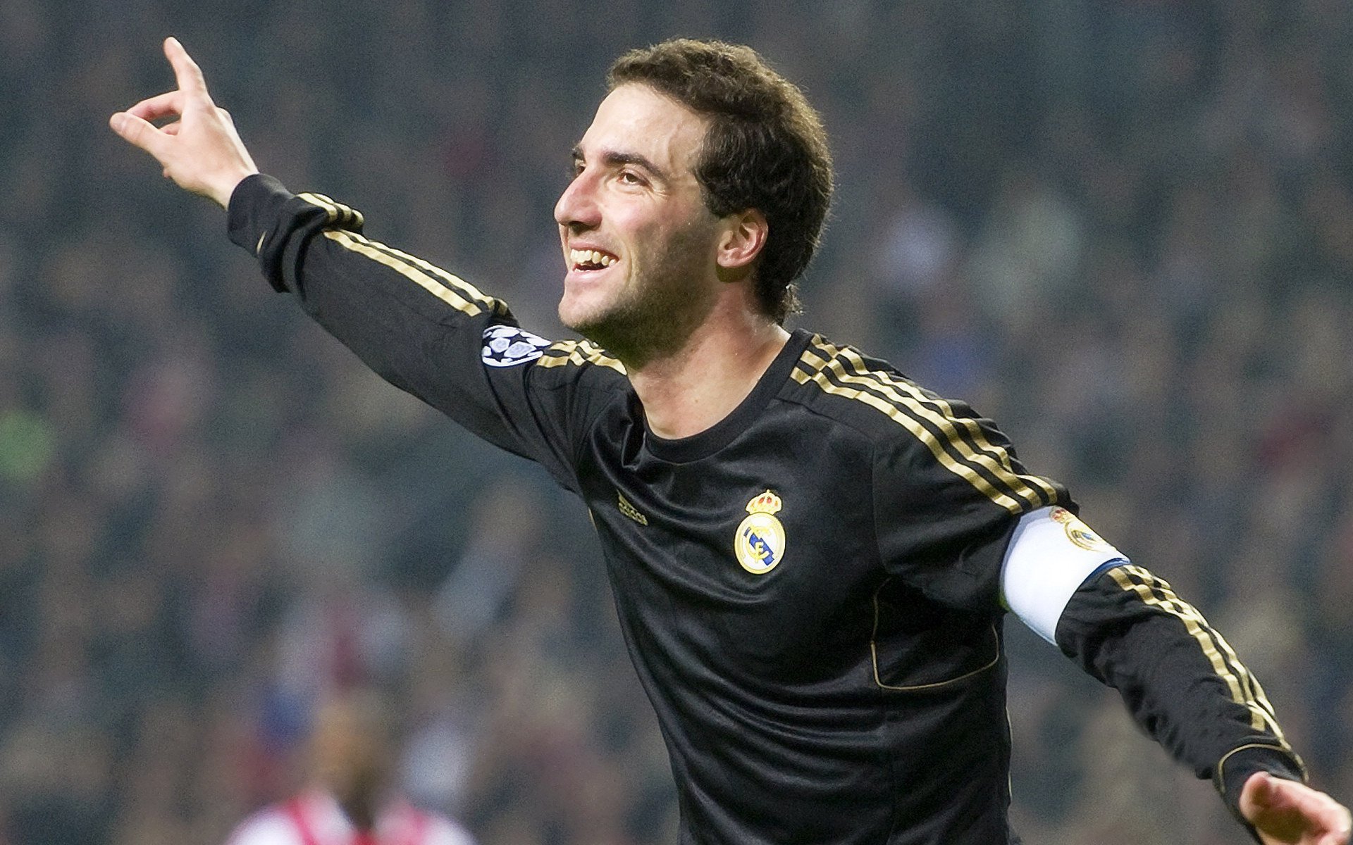 “阿仙奴攻势强劲，热刺能否挡住？”